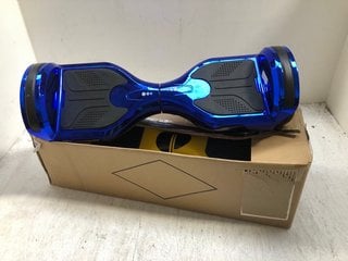 2 X ASSORTED HOVERBOARDS TO INCLUDE EVERCROSS HOVERBOARD IN METALLIC BLUE AND YELLOW: LOCATION - AR8