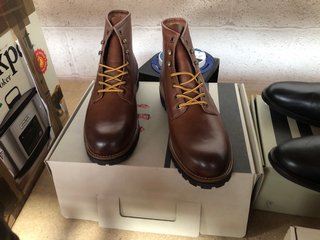 JOHN LEWIS & PARTNERS NEVIS PLAIN ANKLE BOOTS IN TAN - UK SIZE: 8: LOCATION - AR15