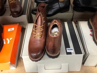 JOHN LEWIS & PARTNERS NEVIS PLAIN ANKLE BOOTS IN TAN - UK SIZE: 9: LOCATION - AR15