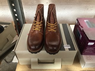 JOHN LEWIS & PARTNERS NEVIS PLAIN ANKLE BOOTS IN TAN - UK SIZE: 8: LOCATION - AR16