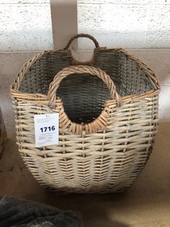 LARGE WILLOW LOG BASKET: LOCATION - AR16