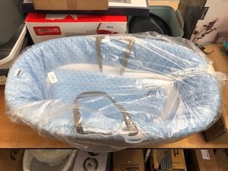 WICKER BABY MOSES BASKET IN GREY/BLUE: LOCATION - A6T