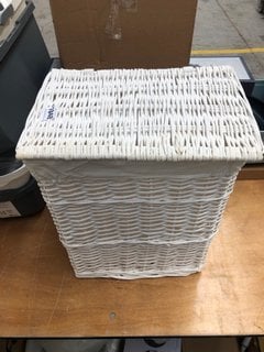 SMALL WICKER LAUNDRY BASKET IN WHITE: LOCATION - A6T