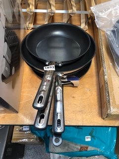 4 X ASSORTED KITCHEN FRYING PANS: LOCATION - A6T