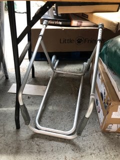 MOBILITY AID WALKING FRAME: LOCATION - B9T