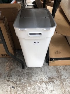 CURVER WASTE SEPARATION BIN IN WHITE: LOCATION - B9T