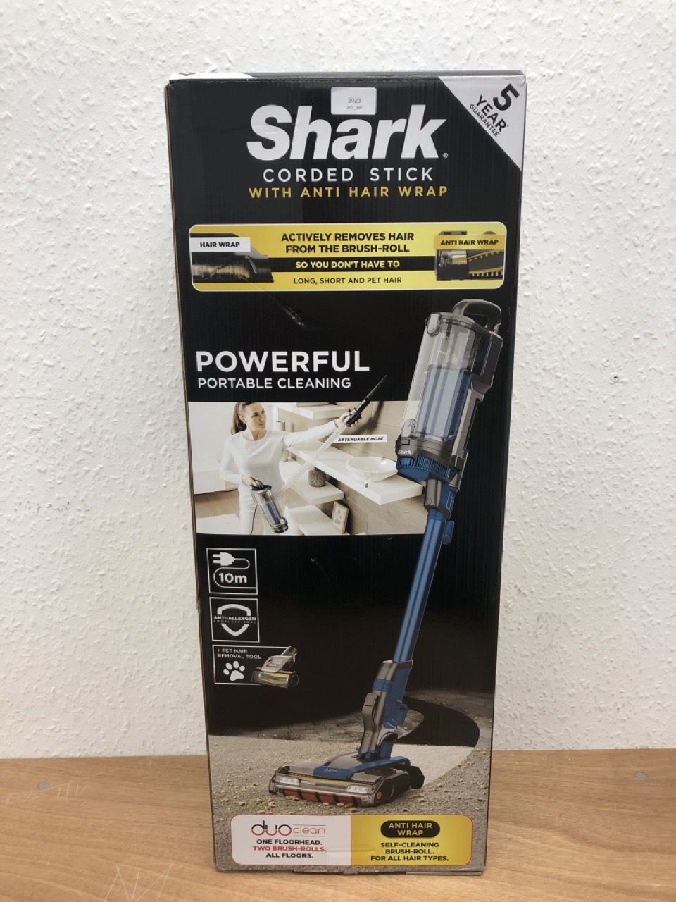 John Pye Auctions SHARK CORDED STICK WITH ANTI HAIR WRAP VACUUM