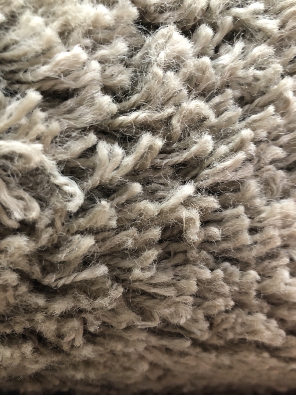 John Pye Auctions LARGE SNUGGLE PILLOW LARGE HAMPEN RUG 160 X 230CM