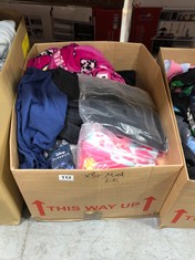 BOX OF APPROX 30 X ASSORTED MIXED KIDS CLOTHING TO INCLUDE DISNEY LILO & STITCH CAMISON LYCRA JERSEY DAK BLUE SIZE 9-10YRS (DELIVERY ONLY)
