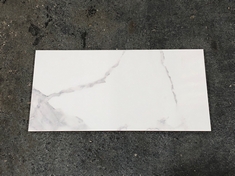 PALLET OF APPROX 16 X DUALGRES GLAZED CERAMIC TILES IN PALMIRA BLANCO APPROX SIZE 30 X 60CM - TOTAL LOT RRP £432 (COLLECTION OR OPTIONAL DELIVERY) (KERBSIDE PALLET DELIVERY)