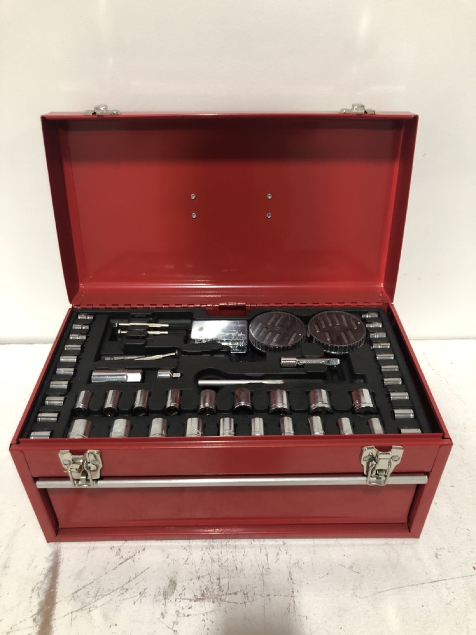 John Pye Auctions ASSORTMENT OF ITEMS TO INCLUDE BLACK+DECKER