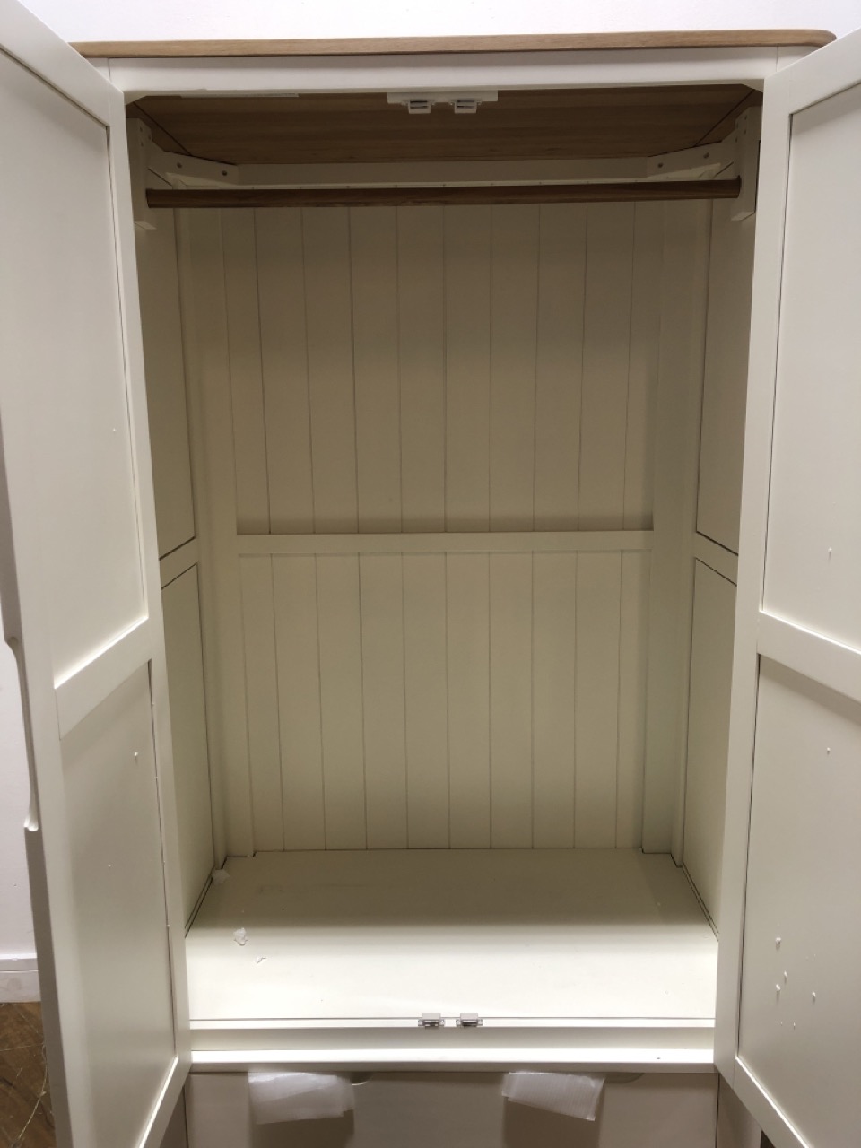 John Pye Auctions OAK FURNITURE LAND HOVE NATURAL OAK AND PAINTED