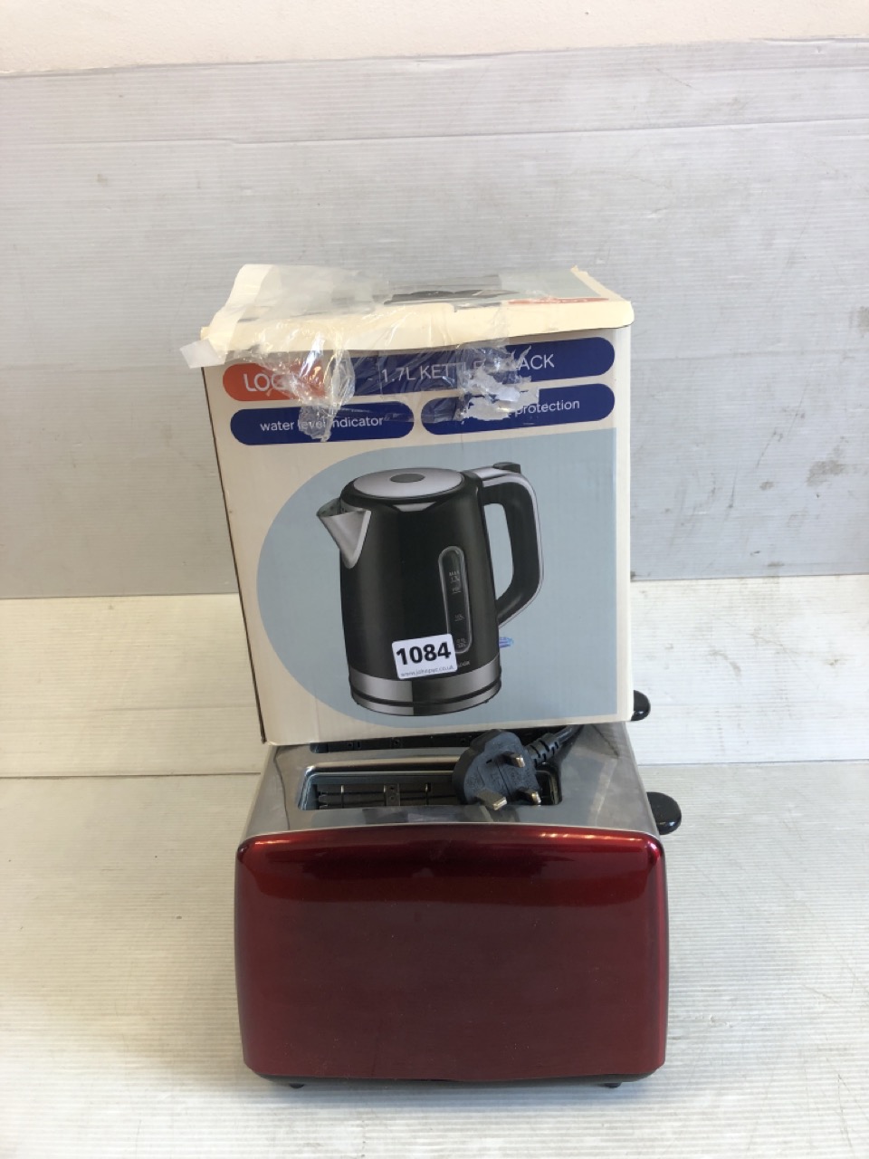 John Pye Auctions 2 X ITEMS INC LOGIK KETTLE