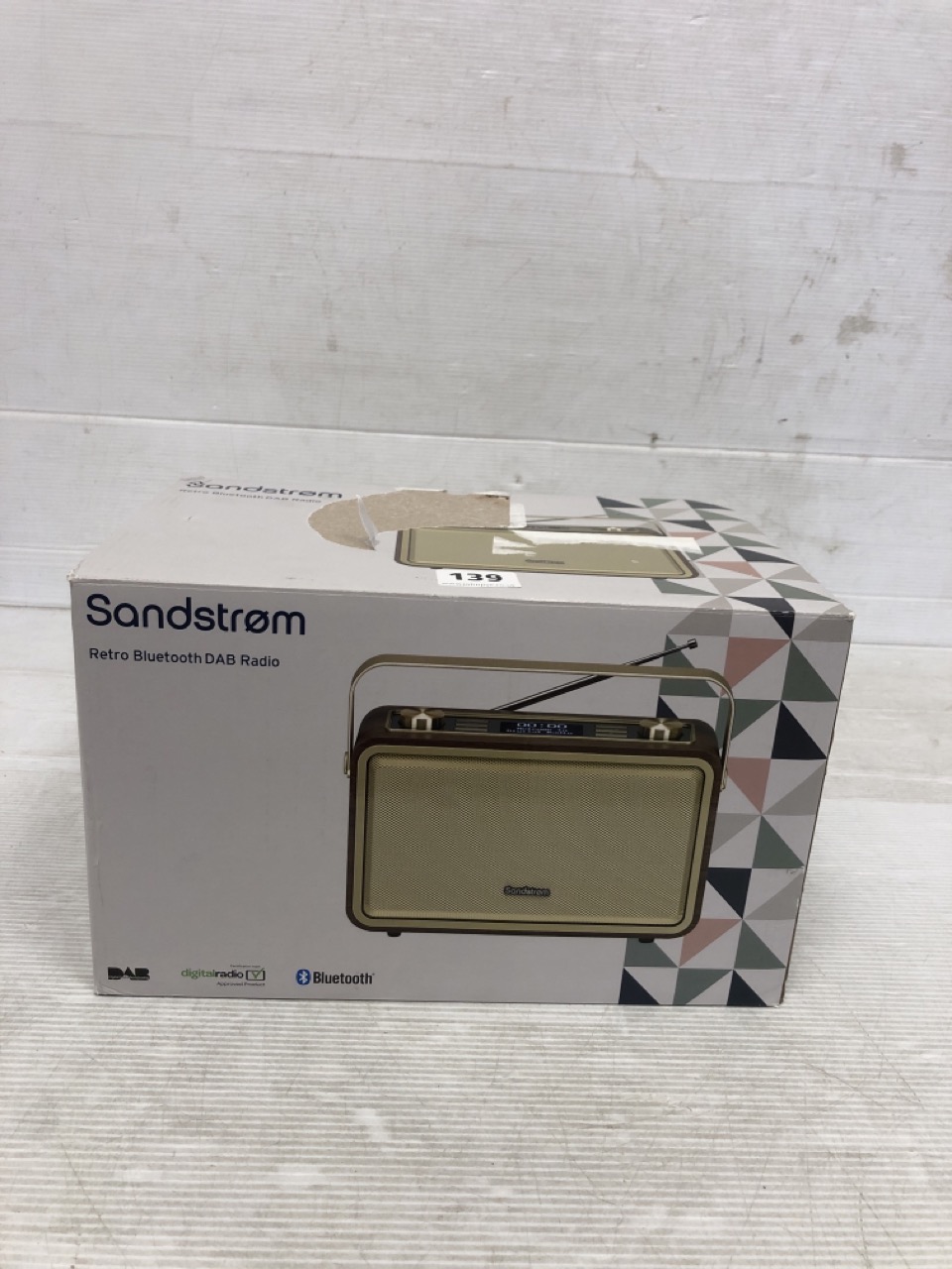 John Pye Auctions SANDSTROM RETRO BLUETOOTH DAB RADIO