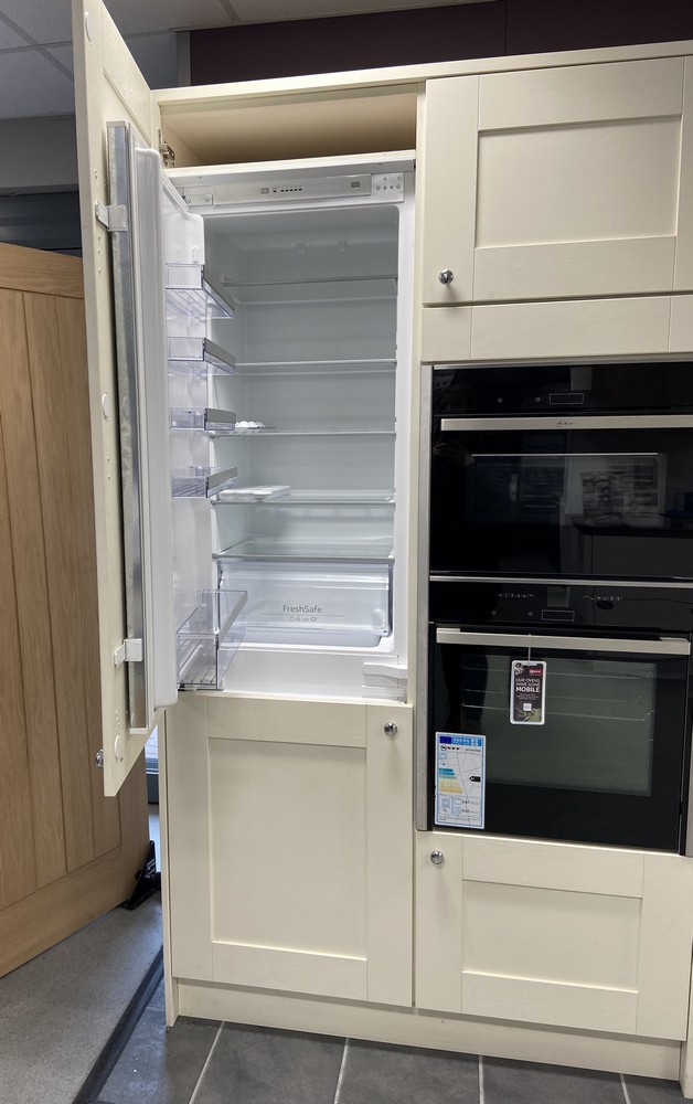 John Pye Auctions Complete Corner Kitchen Unit in Cream with fixtures