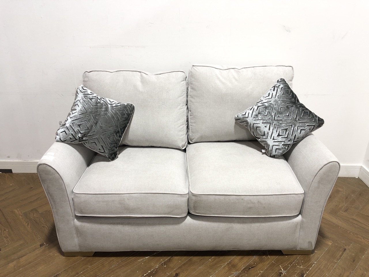 John Pye Auctions OAK FURNITURE LAND JASMINE 2 SEATER SOFA BED WITH