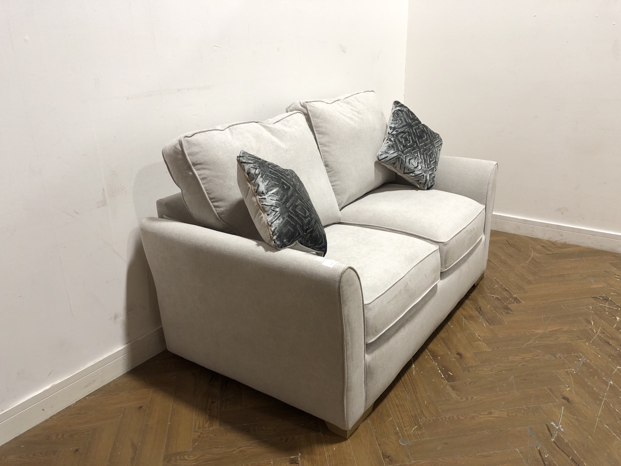 John Pye Auctions OAK FURNITURE LAND JASMINE 2 SEATER SOFA BED WITH