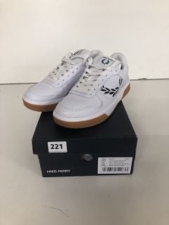 PAIR OF FRED PERRY TRAINERS (UK SIZE 5)