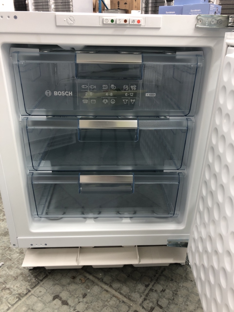 John Pye Auctions BOSCH INTEGRATED UNDER COUNTER FREEZER MODEL