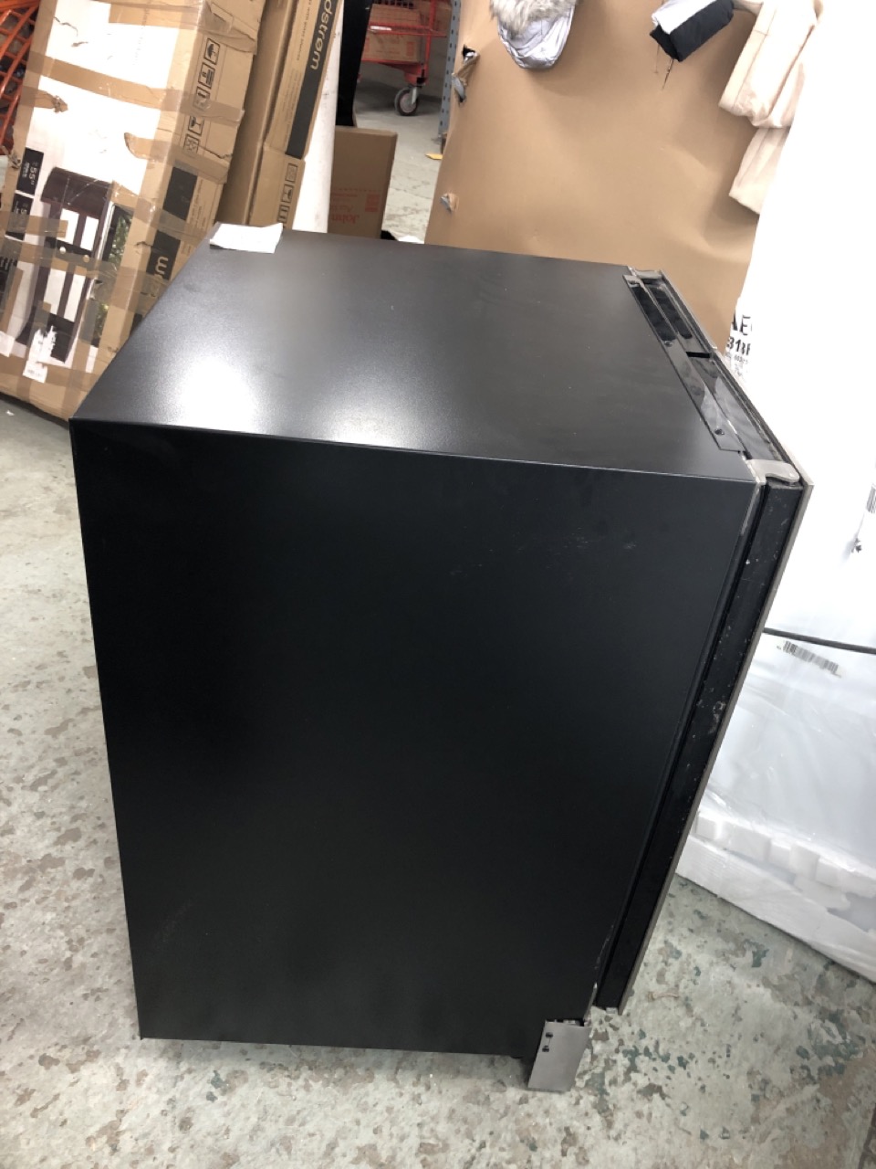 John Pye Auctions JL UNDER COUNTER WINE MODEL JLWF608