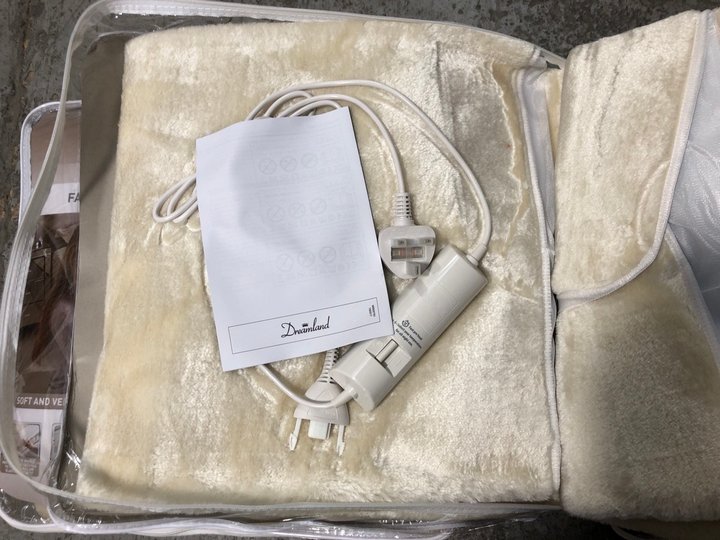 John Pye Auctions 2 X DREAMLAND INTELLIHEAT FAUX FUR HEATED SINGLE