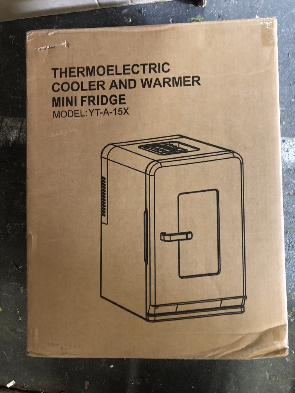 John Pye Auctions THERMOELECTRIC COOLER AND WARMER MINI FRIDGE MODEL