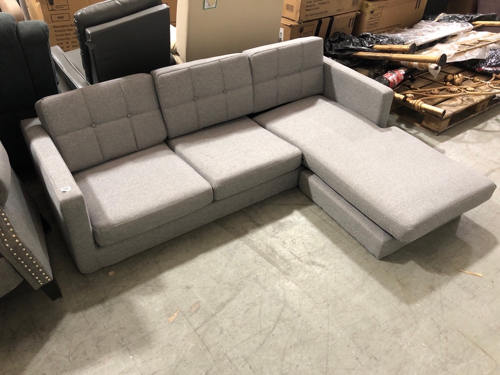 John Pye Auctions REVERSIBLE MODULAR CORNER CHAISE SOFA LIGHT