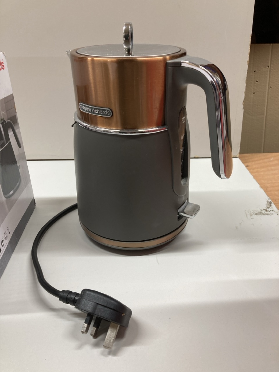 John Pye Auctions MORPHY RICHARDS KETTLE AND 4 SLICE TOASTER