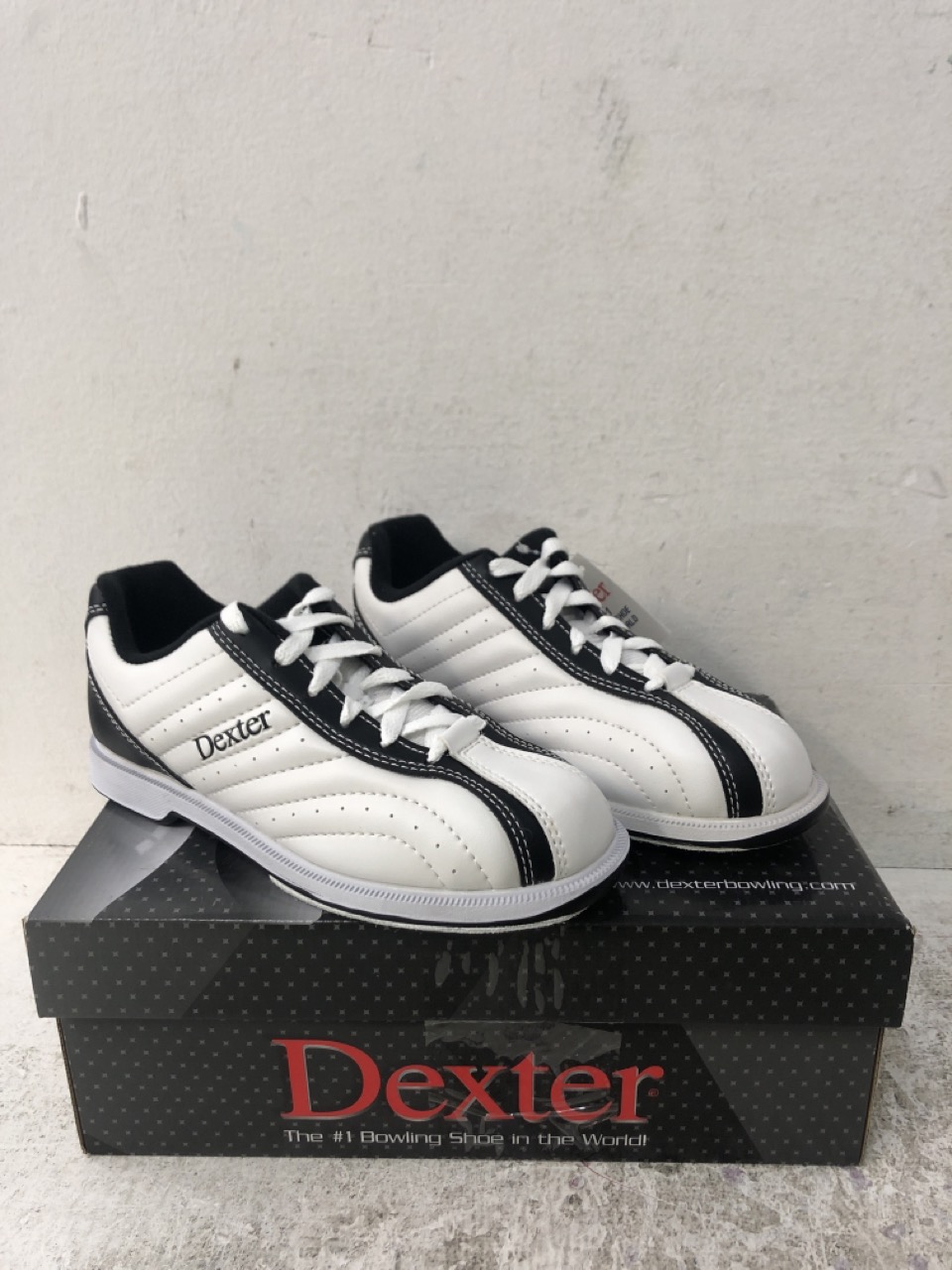 John Pye Auctions 2 X DEXTER TEN PIN BOWLING SHOES MENS SIZE 10.5 AND
