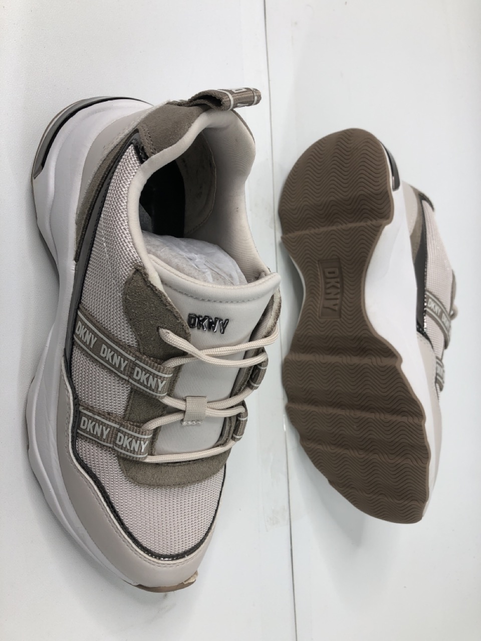 John Pye Auctions DKNY WOMENS TRAINERS (UK SIZE 5 )