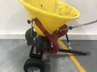 WHEELED PULL SPREADER, APPROX RRP £300