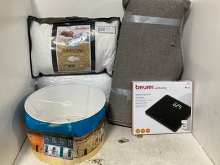 QTY OF ASSORTED HOMEWARE ITEMS TO INCLUDE BEURER WELLBEING GLASS BATHROOM SCALES IN BLACK: LOCATION - WA7