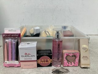 QTY OF ASSORTED BEAUTY ITEMS TO INCLUDE MOM GUERLAIN 50ML BLOOM OF ROSE EAU DE TOILETTE SPRAY: LOCATION - WA8