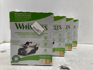 4 X BOXES OF WHIMZEES DAILY DENTAL CARE TREAT STICKS FOR MEDIUM DOGS - BBE 08.2023: LOCATION - B1