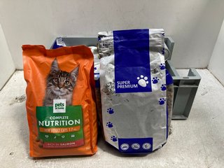 QTY OF ASSORTED PET FOOD ITEMS TO INCLUDE PETS AT HOME 2KG COMPLETE NUTRITION ADULT DRY CAT FOOD IN SALMON FLAVOUR - BBE 09.12.2024: LOCATION - B3