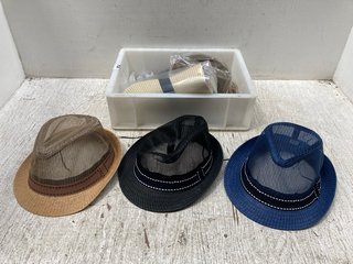 QTY OF ASSORTED CLOTHING & ACCESSORIES TO INCLUDE PACK OF 3 STRAW HATS IN VARIOUS COLOURS: LOCATION - B9