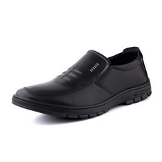 QTY OF ASSORTED ITEMS TO INCLUDE MENS BROGUES DERBYS DRESS SHOES UK 11 BLACK RRP £219: LOCATION - D RACK