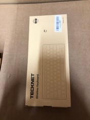 QTY OF ASSORTED ITEMS TO INCLUDE TECKNET WIRELESS KEYBOARD BLACK UK: LOCATION - E RACK