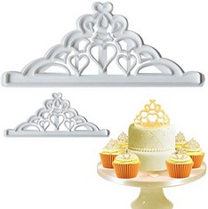 QTY OF ASSORTED ITEMS TO INCLUDE IQIQI CROWN COOKIE CUTTERS SET SET OF 2 RRP £615: LOCATION - G RACK