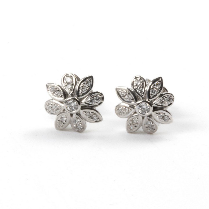 18ct White Gold 0.21ct Diamond Flower Stud Earrings, 1cm, 3g.  Auction Guide: £400-£500
