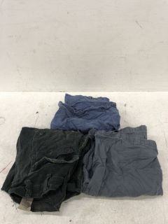3 X CLOTHING TO INCLUDE BLUE CARHARTT BLUE DENIM SHORTS SIZE UK M - RRP £145