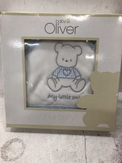 BOX OF BABY ITEMS TO INCLUDE BABY OLIVER SWAROVSKI HOODED TOWEL AND BEBEJOY DINNER SET RRP Â£142