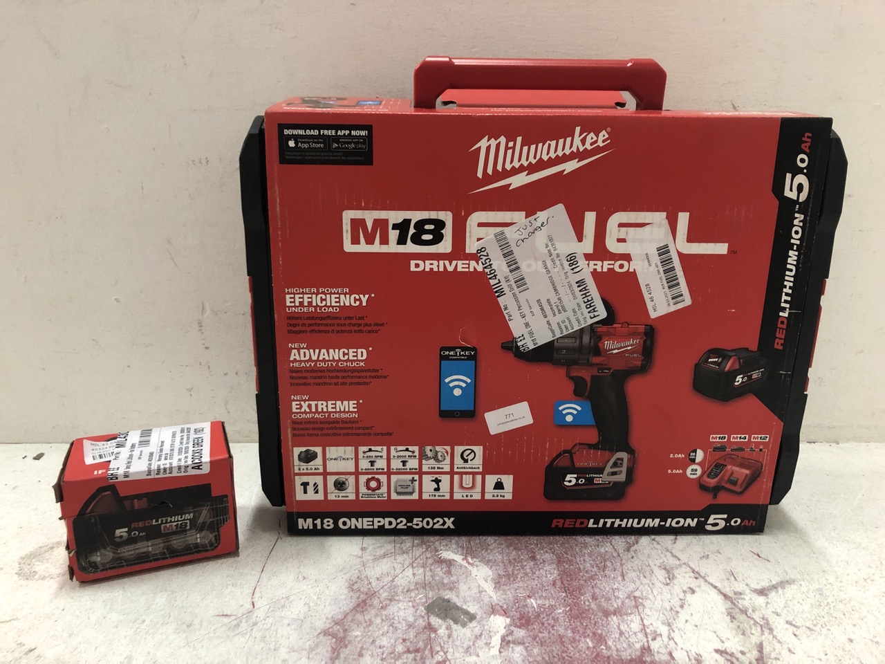 1X MILWAUKEE CHARGER, 1X RED LITHIUM BATTERY RRP-£110