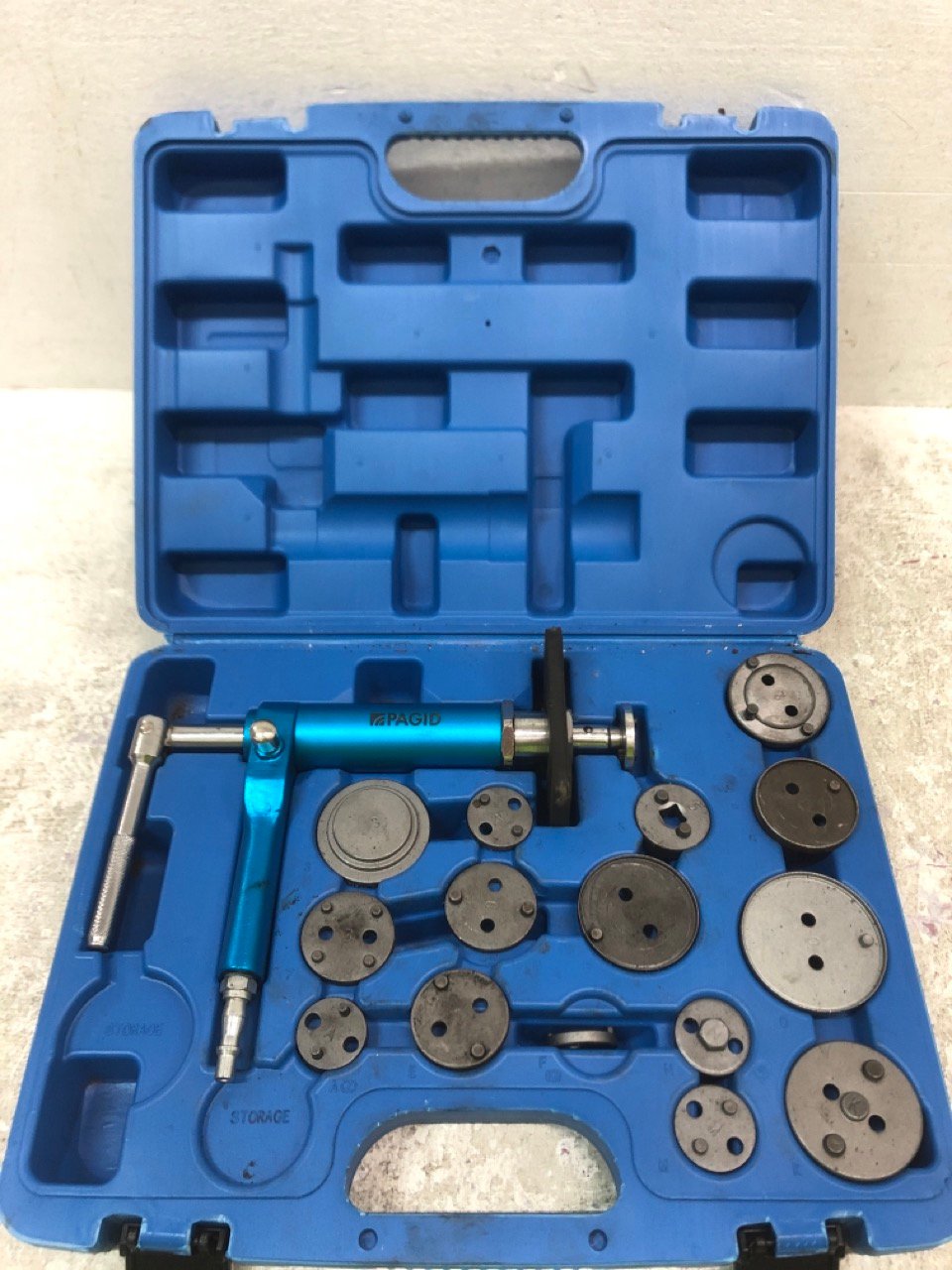 John Pye Auctions PAGID 18 PIECE PNEUMATIC BRAKE PISTON WIND BACK TOOL SET RRP £95