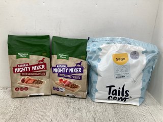 3 X ASSORTED PET ITEMS TO INCLUDE NATURES MENU NATURAL MIGHTY WITH TURKEY & OATS 2KG - BBE: 18.04.25: LOCATION - C4