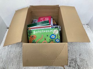 QTY OF ASSORTED BOOKS TO INCLUDE SUPERWORM BY JULIA DONALDSON: LOCATION - C4