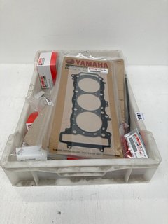 QTY OF ASSORTED AUTOMOTIVE ITEMS TO INCLUDE YAMAHA CYLINDER HEAD GASKET - 6EY-11181-00: LOCATION - C9