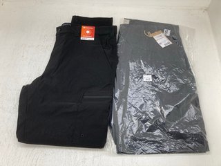 MOUNTAIN WAREHOUSE LAKESIDE CARGO SHORT IN NAVY UK SIZE W36 TO INCLUDE MOUNTAIN WAREHOUSE TREK STRETCH TROUSERS IN JET BLACK UK SIZE W36: LOCATION - D4
