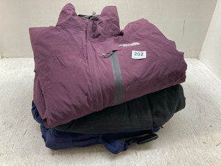 3 X ASSORTED KIDS CLOTHING ITEMS TO INCLUDE NORTH FACE PURPLE JACKET SIZE 2-3 YEARS: LOCATION - A5