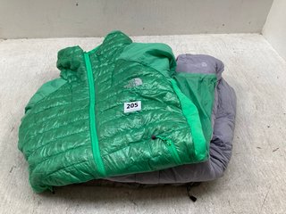 3 X ASSORTED WOMENS CLOTHING ITEMS TO INCLUDE NORTH FACE SOFTSHELL JACKET IN LIGHT GREEN SIZE L: LOCATION - A5